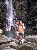 31 Luca e Sergione davanti alla cascata